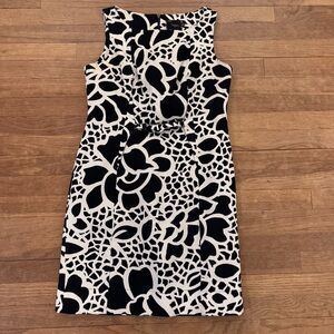 Just ... Taylor black white mini shift dress size 8
 b74